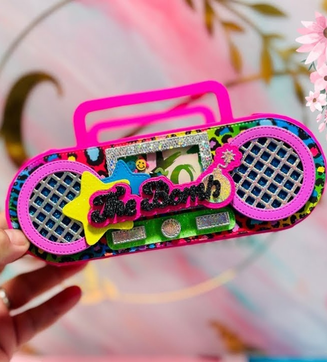 Classic Mouse Ice Skates Radio - Musical Instrument Triangle recensie en prijs